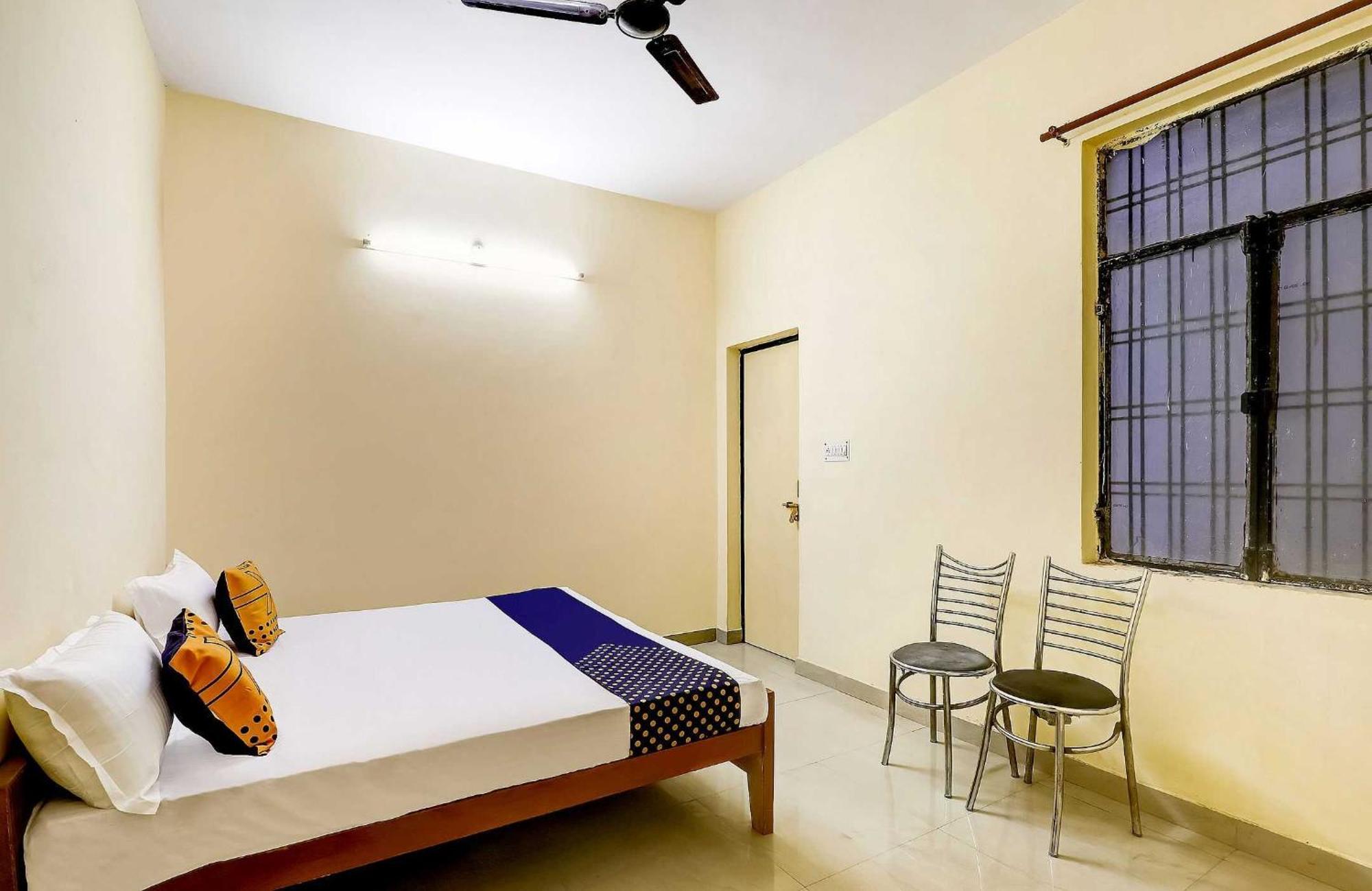 SPOT ON 76168 Ganpati Palace Lucknow Esterno foto